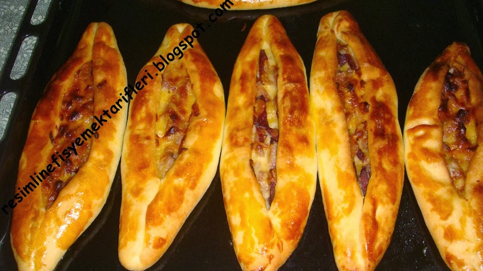 kasarli-sucuklu-pide-nasil-yapilir