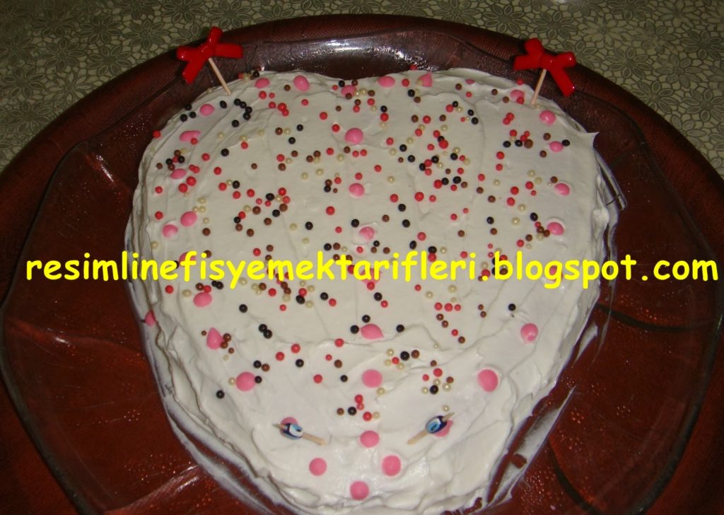 kremsantili-kalp-kek-yapimi